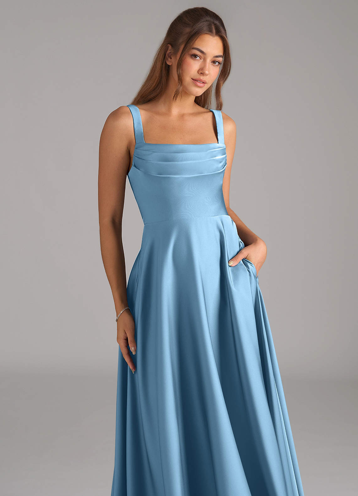 Azazie Shaude Robes de demoiselle d'honneur Robe Trapèze en Satin extensible Plissée Acier Bleuté image1