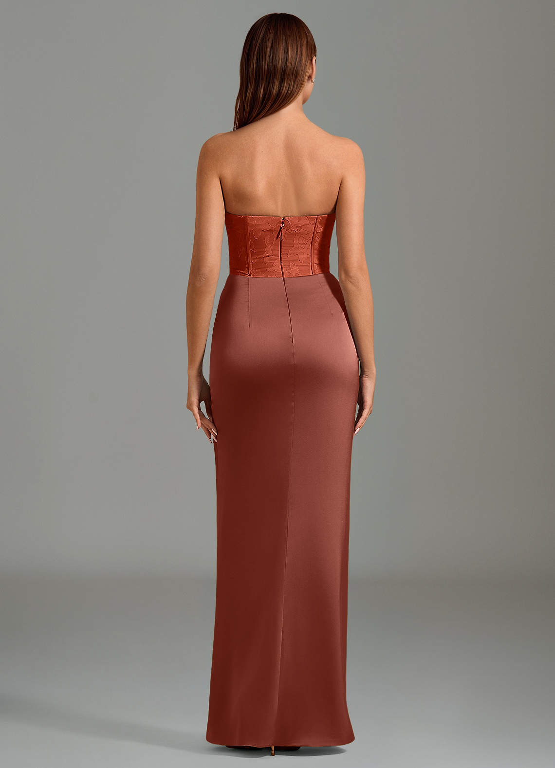 Azazie Emilia Robes de demoiselle d'honneur Robe Sirène en Satin extensible Sans bretelles Auburn image1