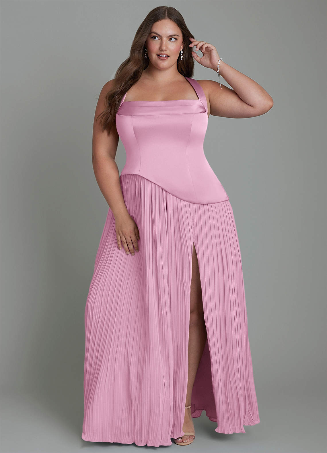Azazie Stephanie Robes de demoiselle d'honneur Robe Trapèze en Satin extensible Plissé Rose Bonbon image1