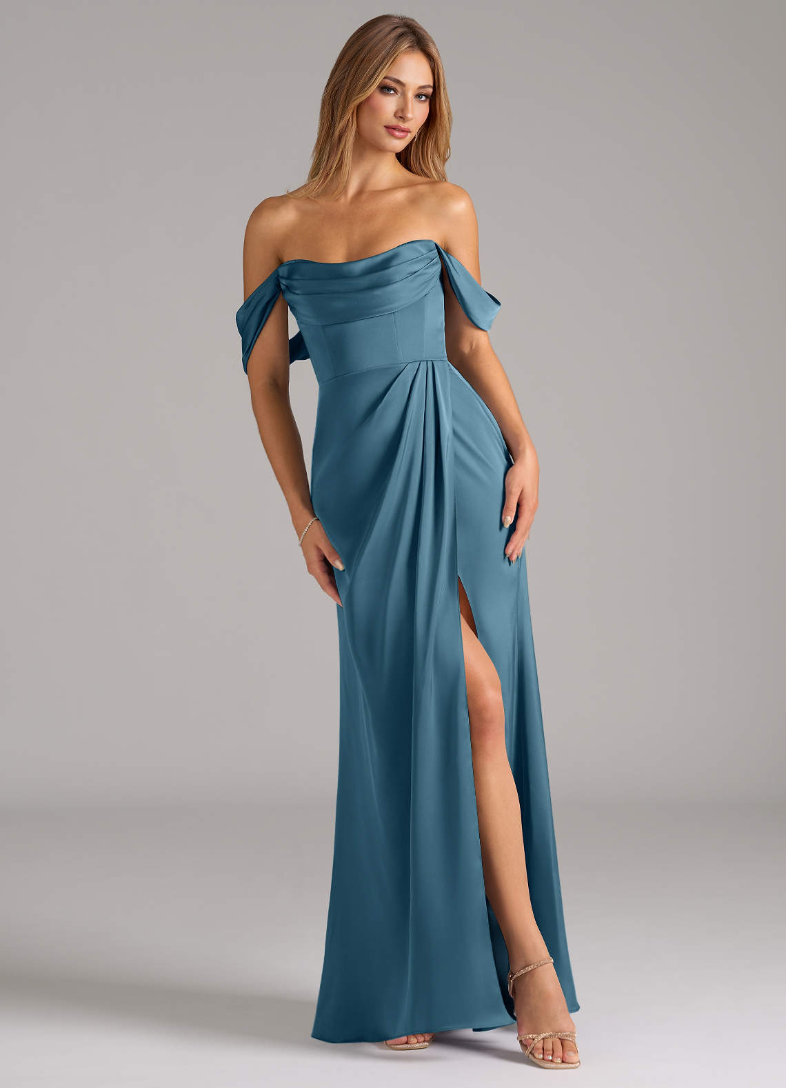 Azazie Johana Robes de demoiselle d'honneur Robe Sirène Convertible en Satin extensible Épaule décolletée Bermude image1