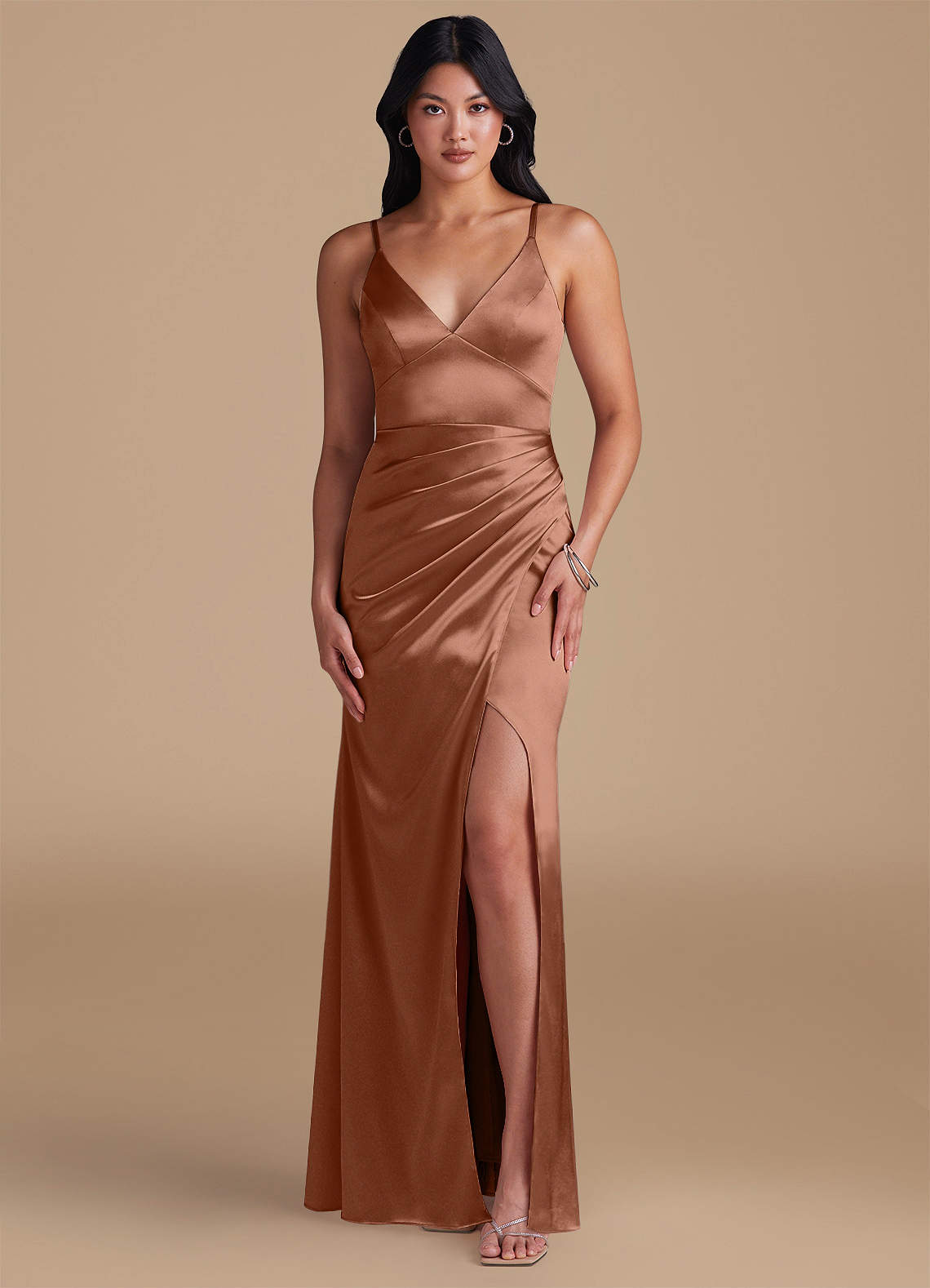 Azazie Shania Vestidos de damas de honor Vestido de Bronceador de Satén Metálico de Corte Recto con Plisado image1