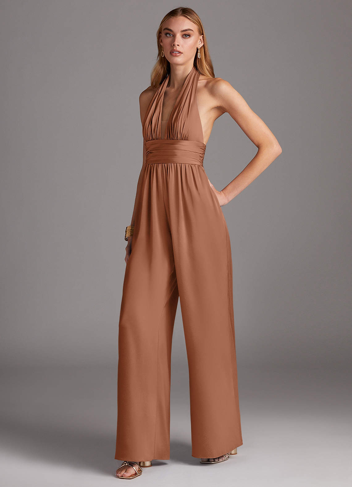 Azazie Oli Jurken voor bruidsmeisjes Jumpsuit van Stretch Satijn Geplooid Bronzeertint image1