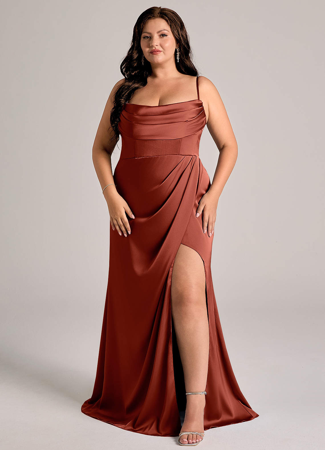 Azazie Johana Robes de demoiselle d'honneur Robe Sirène Convertible en Satin extensible Épaule décolletée Terracotta image12