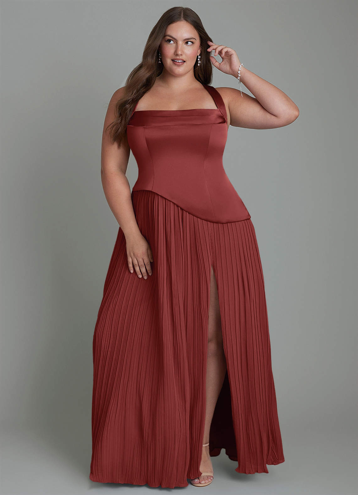 Azazie Stephanie Robes de demoiselle d'honneur Robe Trapèze en Satin extensible Plissé Terracotta image1