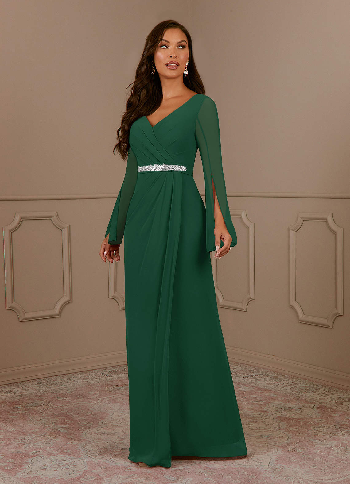 Azazie Belinda Mère de la mariée Robes Robe Trapèze en Mousseline de soie Col V plissé Vert Foncé image1