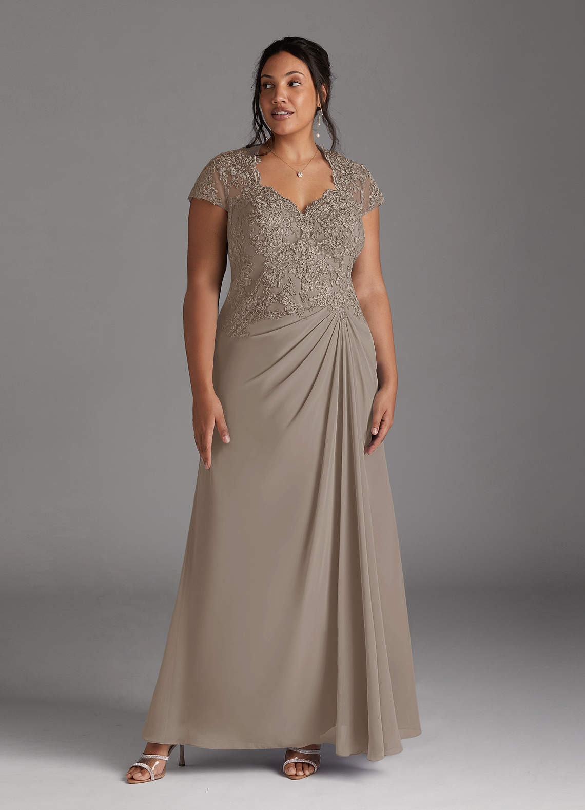 Azazie Junie Mère de la mariée Robes Robe Trapèze en Mousseline de soie Dentelle Taupe image1