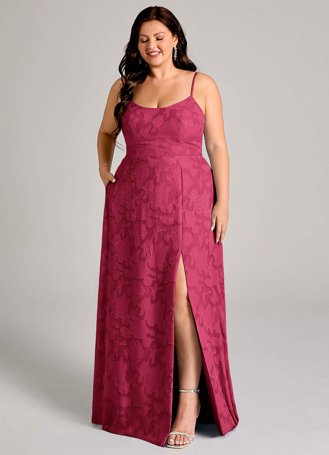 Azazie Moira Vestidos de madrinha de casamento Vestido Borgonha de Esgotamento Floral de Linha A com Racha Lateral image9