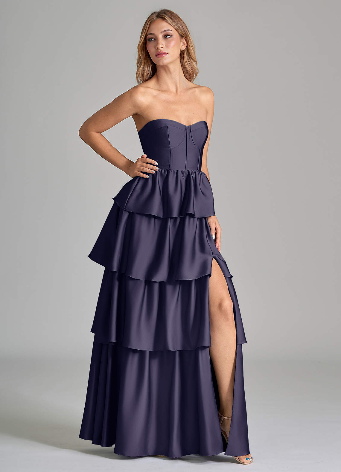 Azazie Faye Robes de demoiselle d'honneur Robe Trapèze en Satin extensible Rayé Bleu Orageux image1