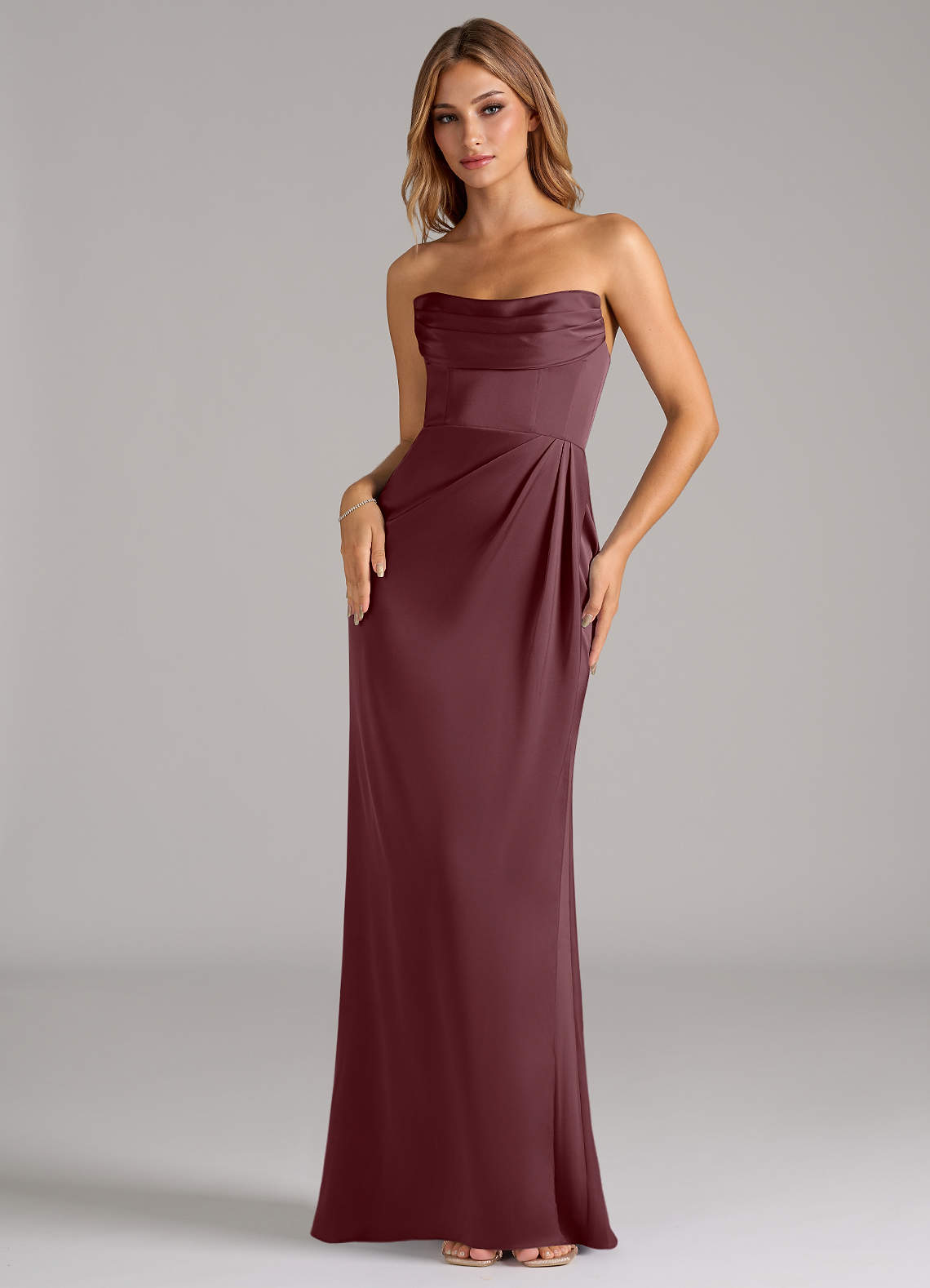 Azazie Johana Robes de demoiselle d'honneur Robe Sirène Convertible en Satin extensible Épaule décolletée Sangria image4