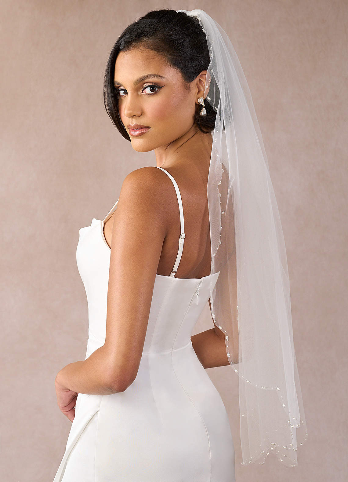 front Beaded Trim Scalloped Hip Length Veil