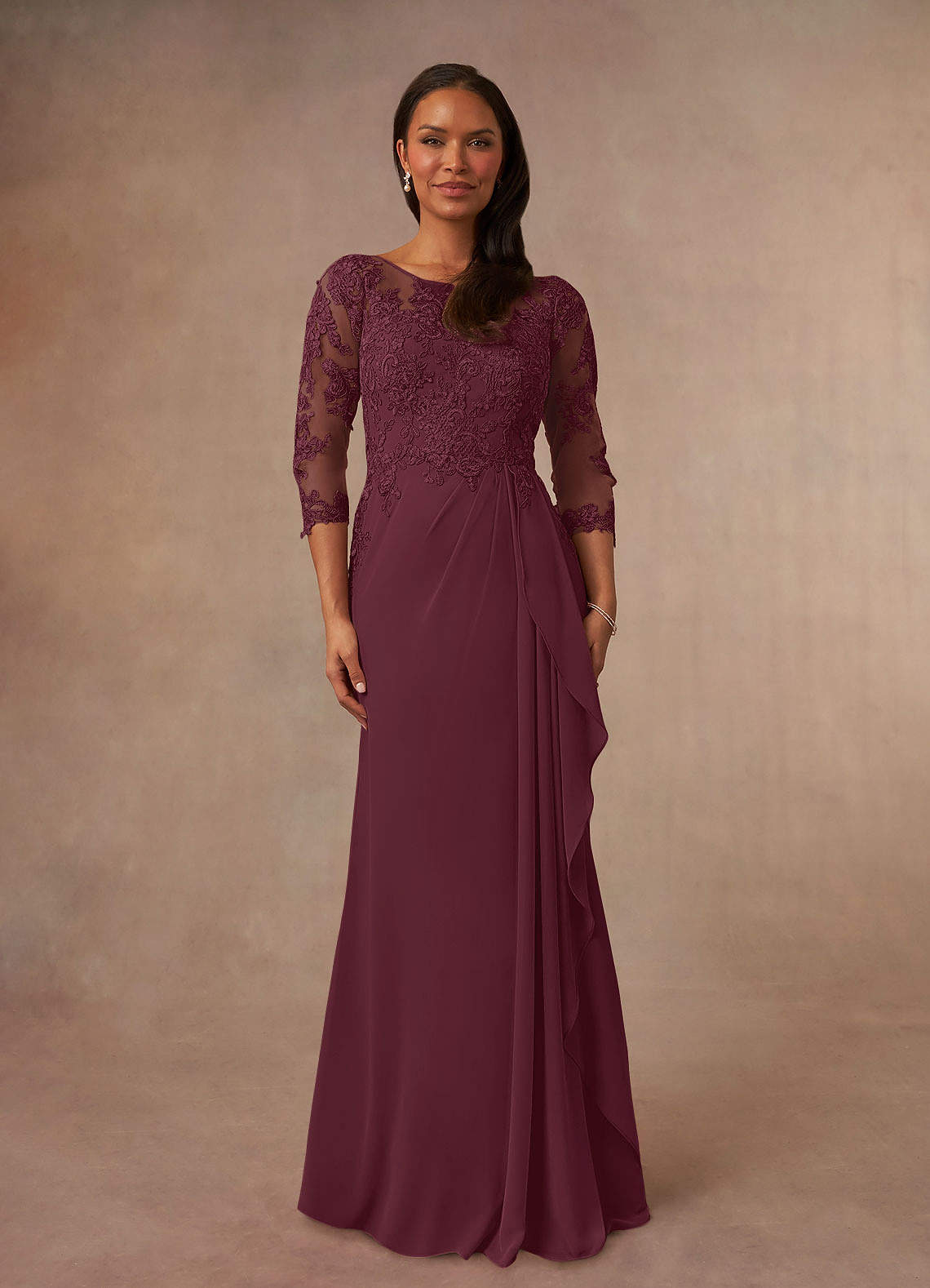 Azazie Calanthe vestidos de madre de la novia Vestido de Cabernet de Gasa de Corte En A con Scoop image1