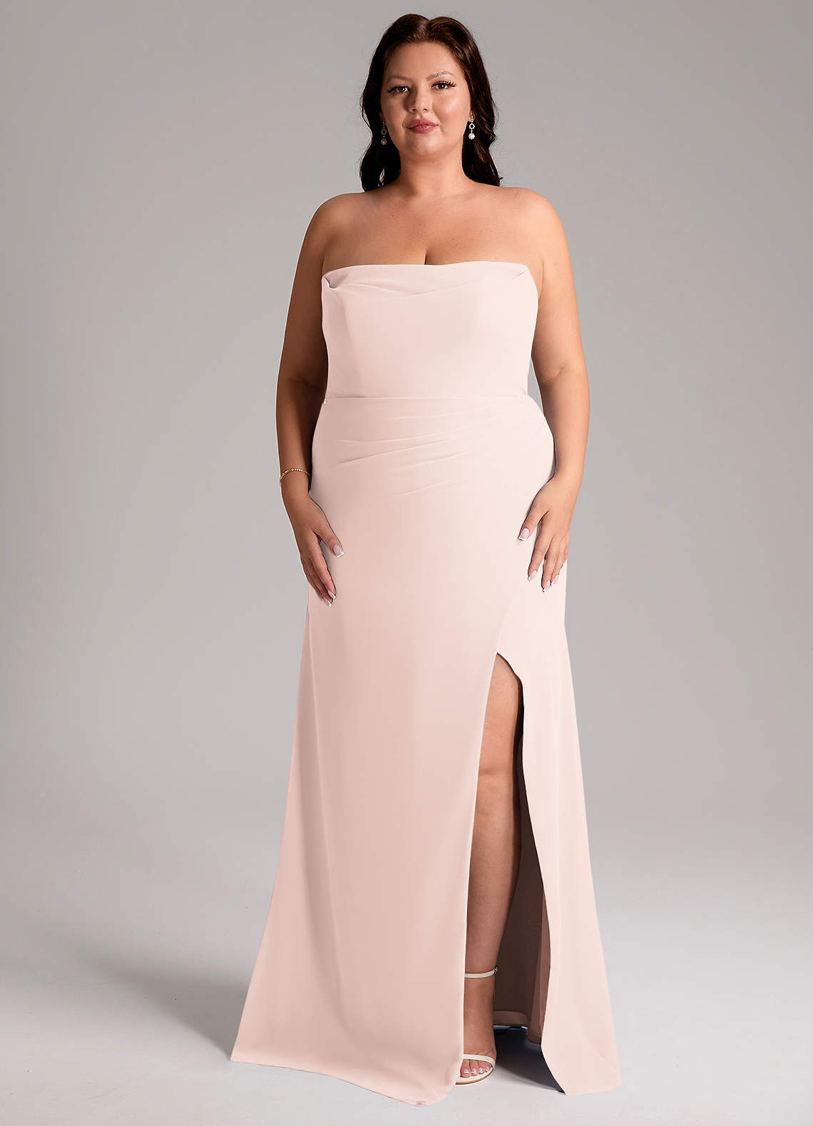Azazie Leonis Vestidos de damas de honor Vestido de Pétalo De Rosa de Gasa de Corte Recto Convertible con Sin tirantes image10