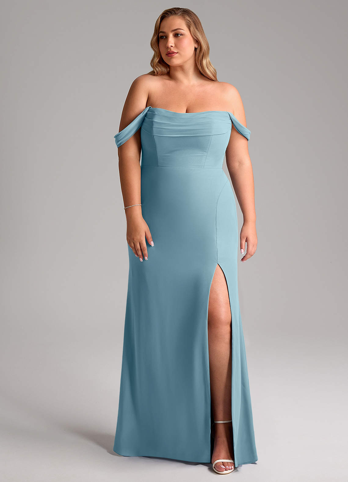 Azazie Saige Vestidos de damas de honor Vestido de Azul Malhumorado de Gasa de Corte en A Convertible con Vestidos sin tirantes image9