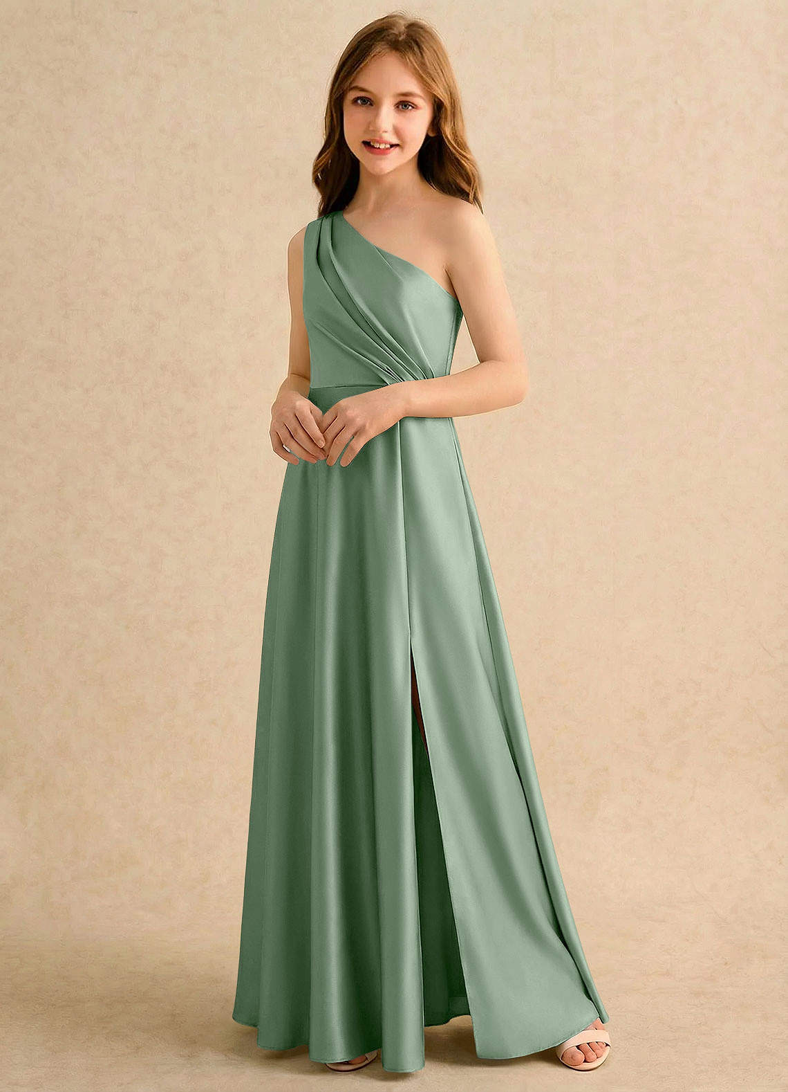 Azazie Puddles Girls Formal Robe Demoiselle D'honneur Fillette Robe Trapèze en Satin extensible Une épaule Matcha image3