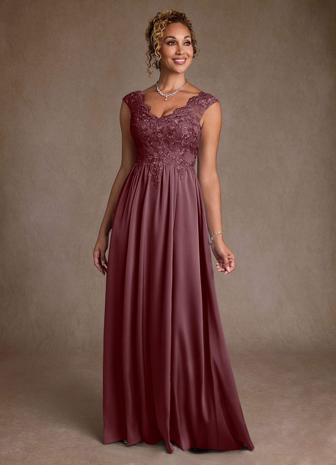 Azazie Amethyst Mère de la mariée Robes Robe Trapèze en Dentelle Sangria image1