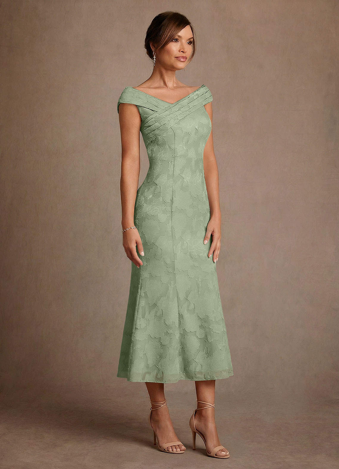 Azazie Keith Vestidos para mãe da noiva Vestido Dusty Sage de Esgotamento Floral de Bainha com Plissado image2