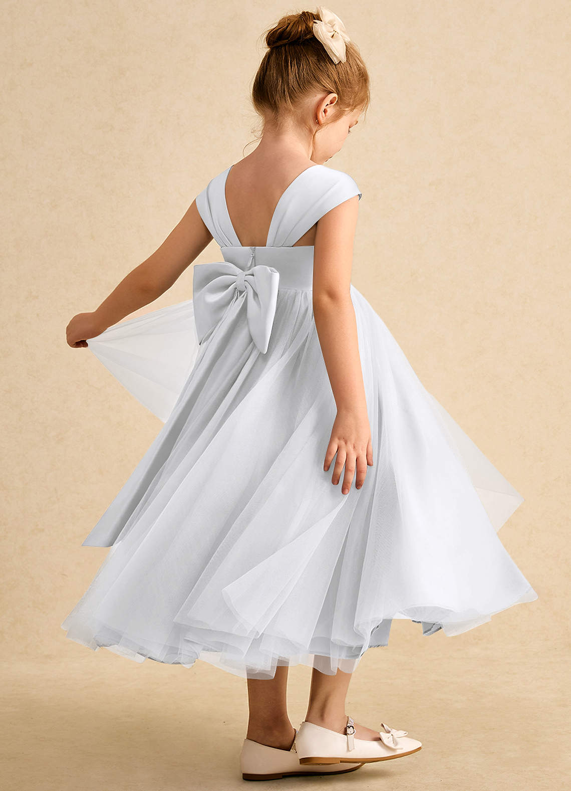 Azazie Chickadee vestidos de niña de las flores Vestido de Blanco de Satin Mate de Princesa con Escote de Corazón image1