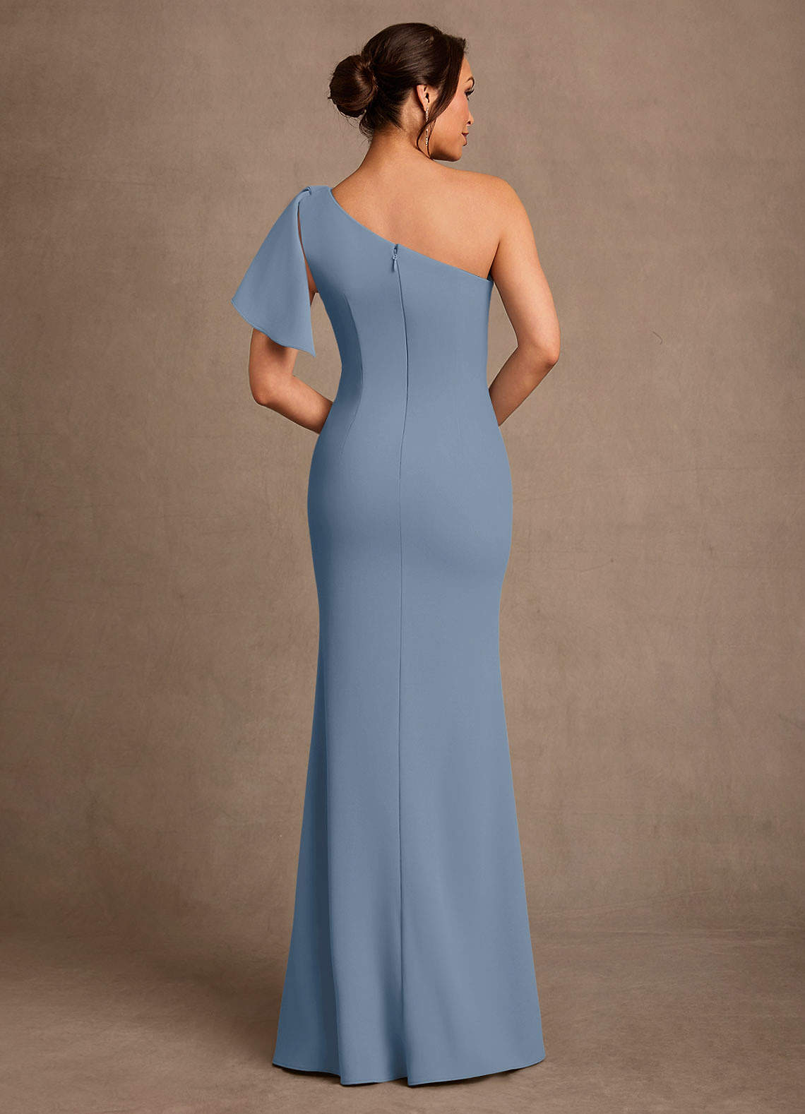 Azazie Haddie Mère de la mariée Robes Robe Fourreau en Crêpe Élastique Une épaule Bleu Poussiéreux image1