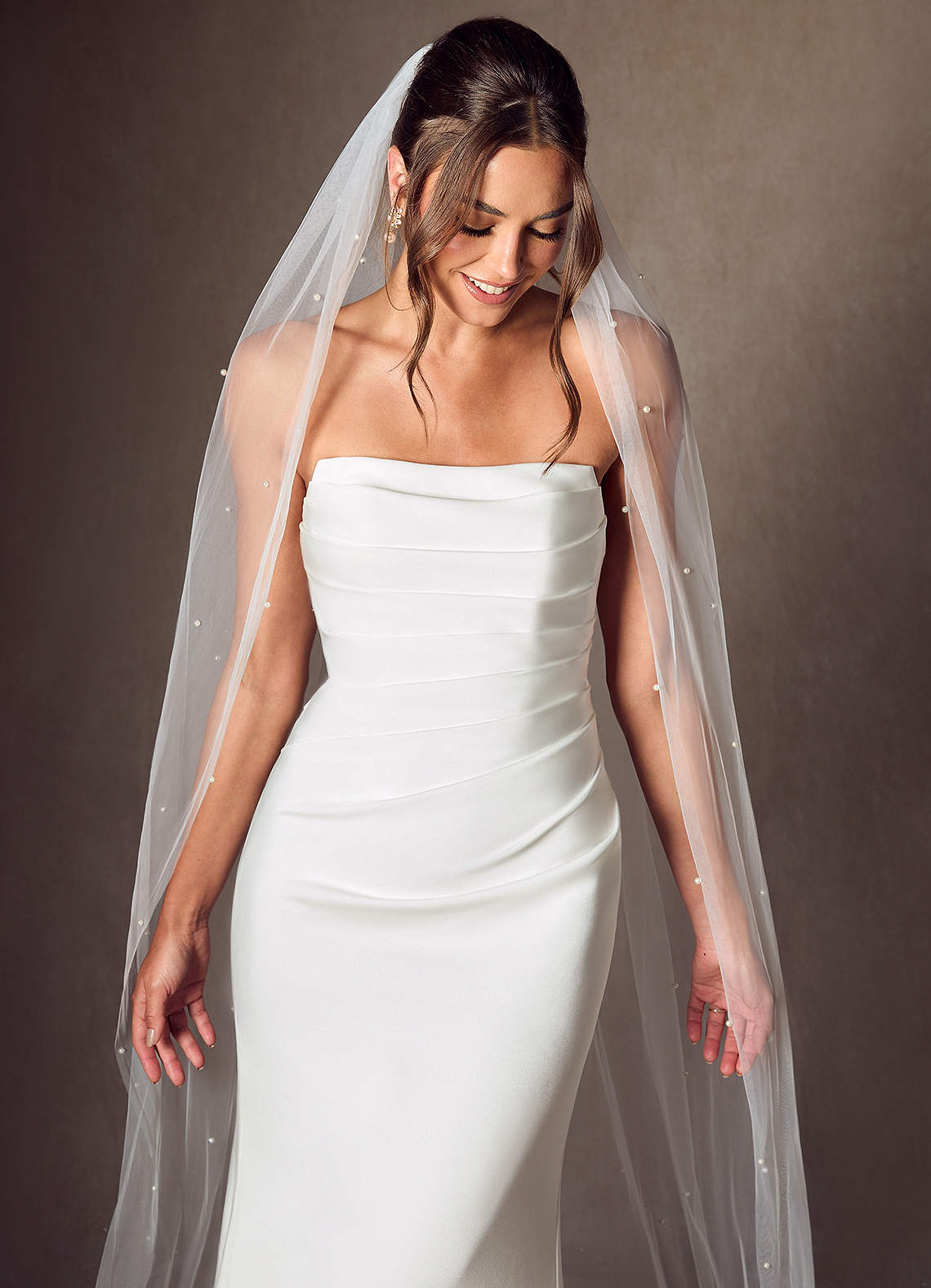 front Jenna Pearl Cathedral Veil