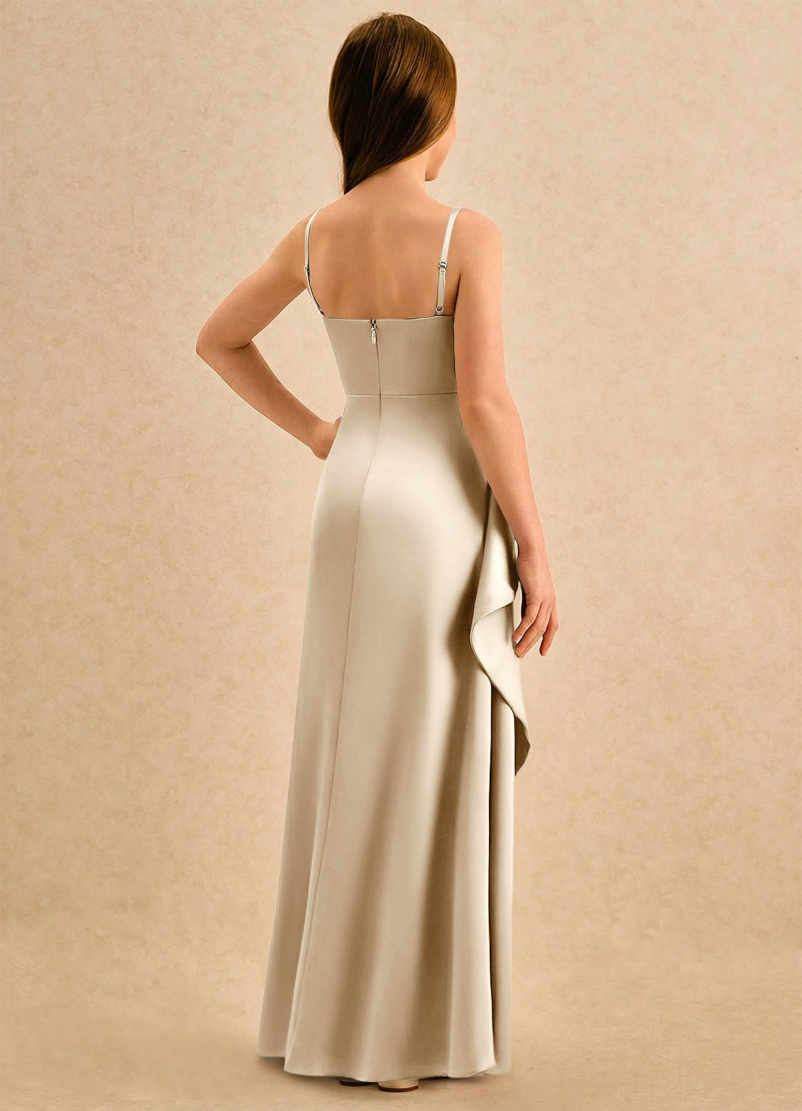 Azazie Cannoli Girls Formal Robe Demoiselle D'honneur Fillette Robe Trapèze en Mat Satiné Plissée Champagne image1
