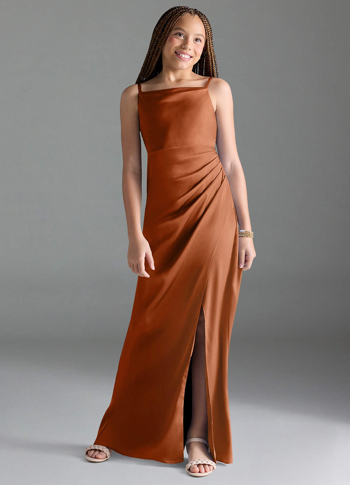 Azazie Leonis Junior Robe Trapèze en Satin extensible Plissée Cuivre image1