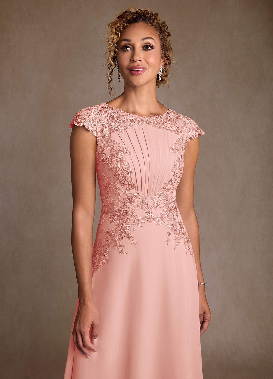 Azazie Crista Mère de la mariée Robes Robe Trapèze en Mousseline de soie Dentelle Rosette image4