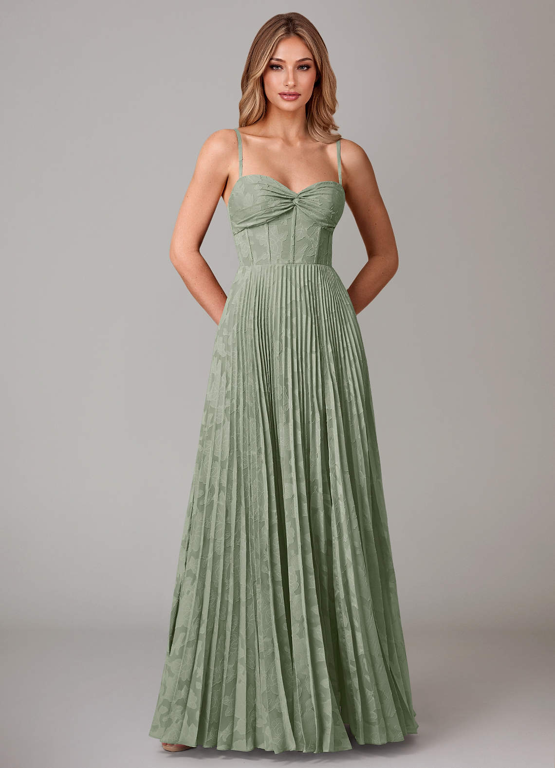 Azazie Akiko Brautjungfernkleider A-Linie Herzausschnitt Blumen-Burnout Kleid Agave image4