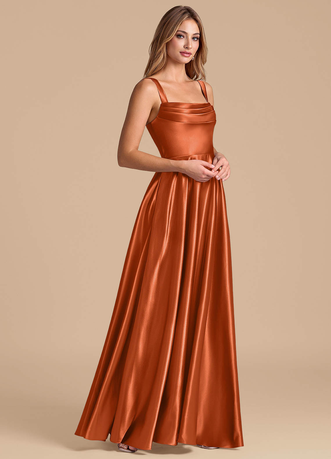 Azazie Shaude Vestidos de damas de honor Vestido de Naranja Quemada de Satén Metálico de Corte en A con Plisado image3