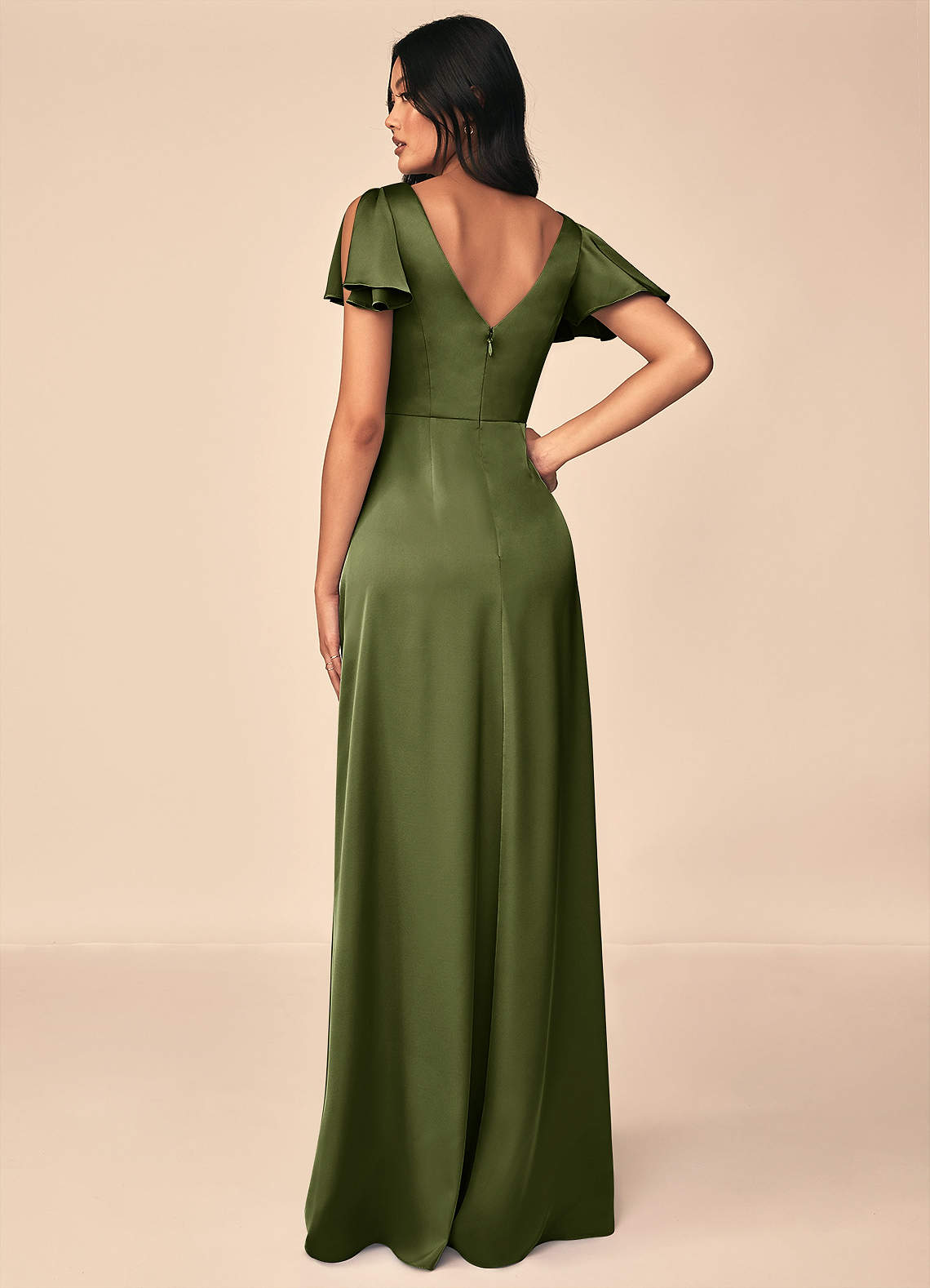 Azazie Soren Robes de demoiselle d'honneur Robe Trapèze en Satin extensible Plissée Olive image1