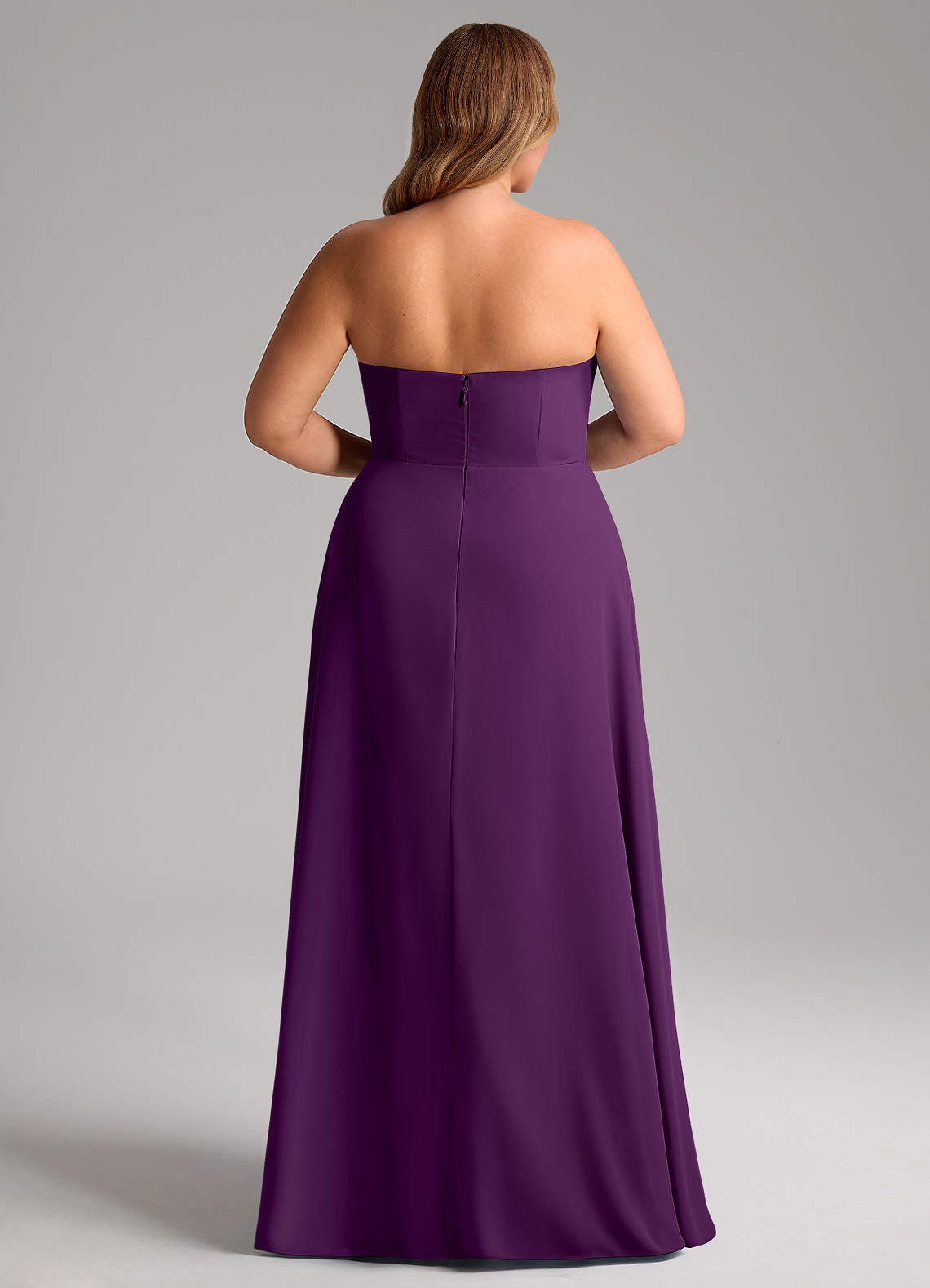 Azazie Wren Vestidos de damas de honor Vestido de Uva de Gasa de Corte en A Convertible con Corte Lateral image14