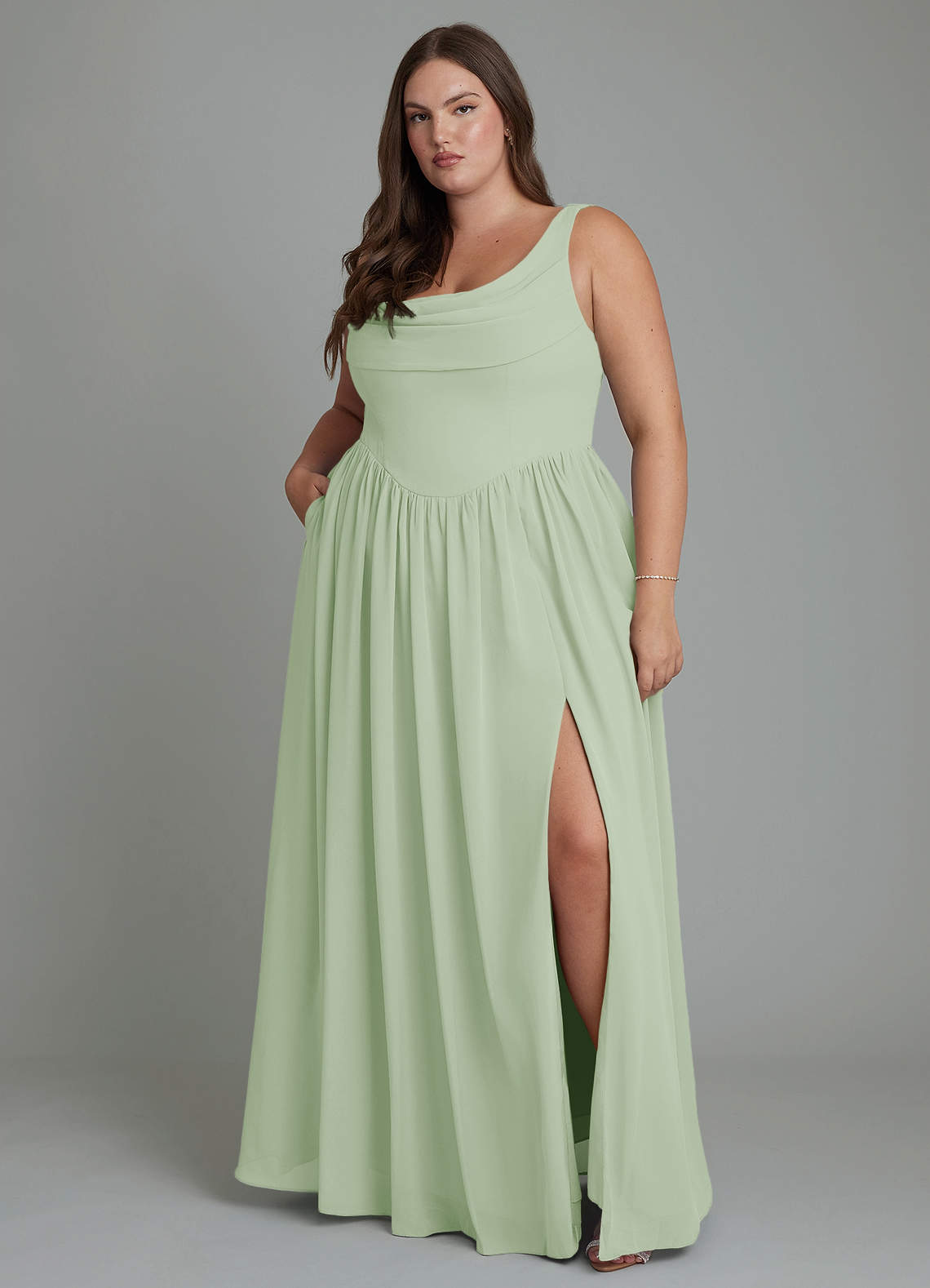 Azazie Novi Robes de demoiselle d'honneur Robe Trapèze en Mousseline de soie Plissé Vert Sauge image1