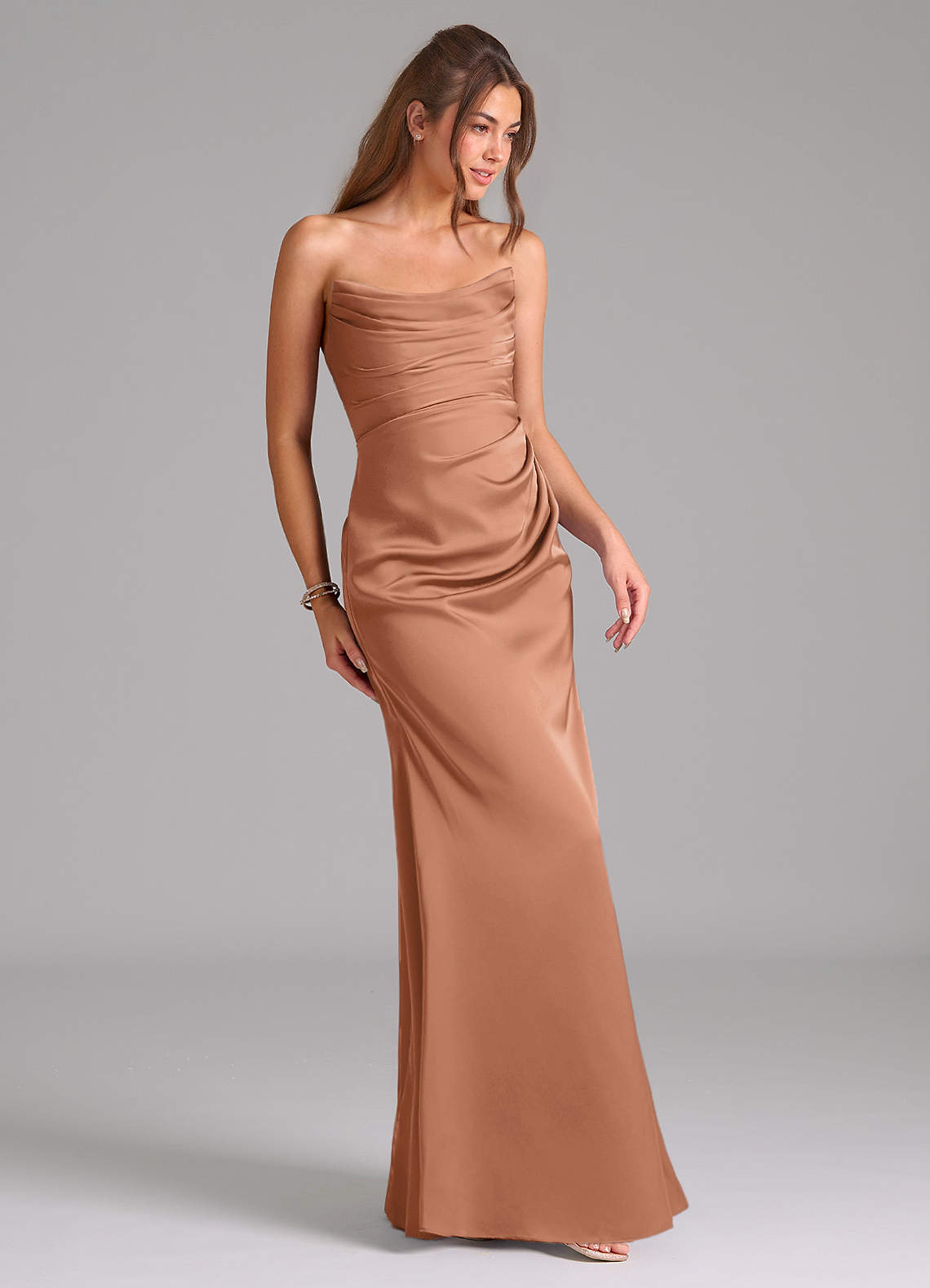 Azazie Lucille Jurken voor bruidsmeisjes Converteerbaar Jurk van Stretch Satijn met Zeemeermin Strapless Bronzeertint image4