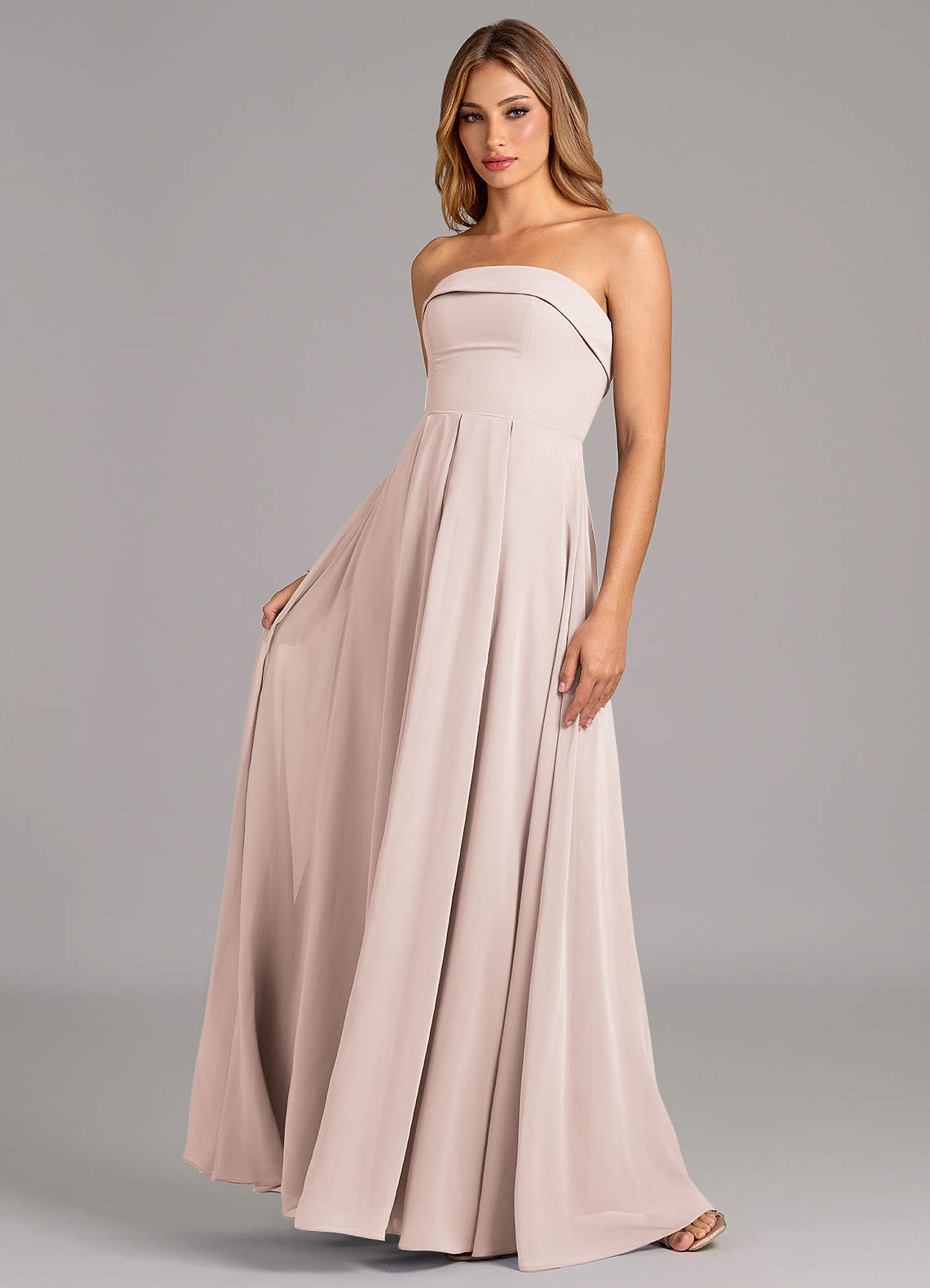 Azazie Lucienne Brudtärnklänningar Klänning av A-Linje i Chiffong Axelbandslös Rosenblad Konvertibel image1