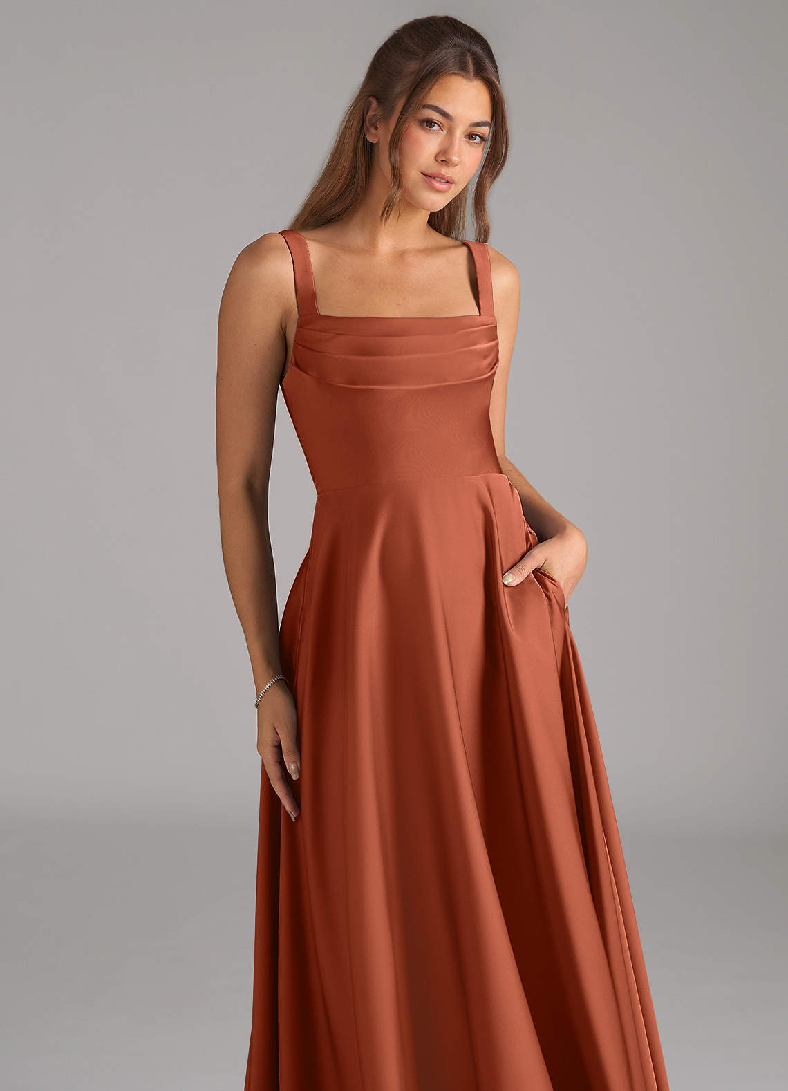 Azazie Shaude Robes de demoiselle d'honneur Robe Trapèze en Satin extensible Plissée Rose De Cèdre image1