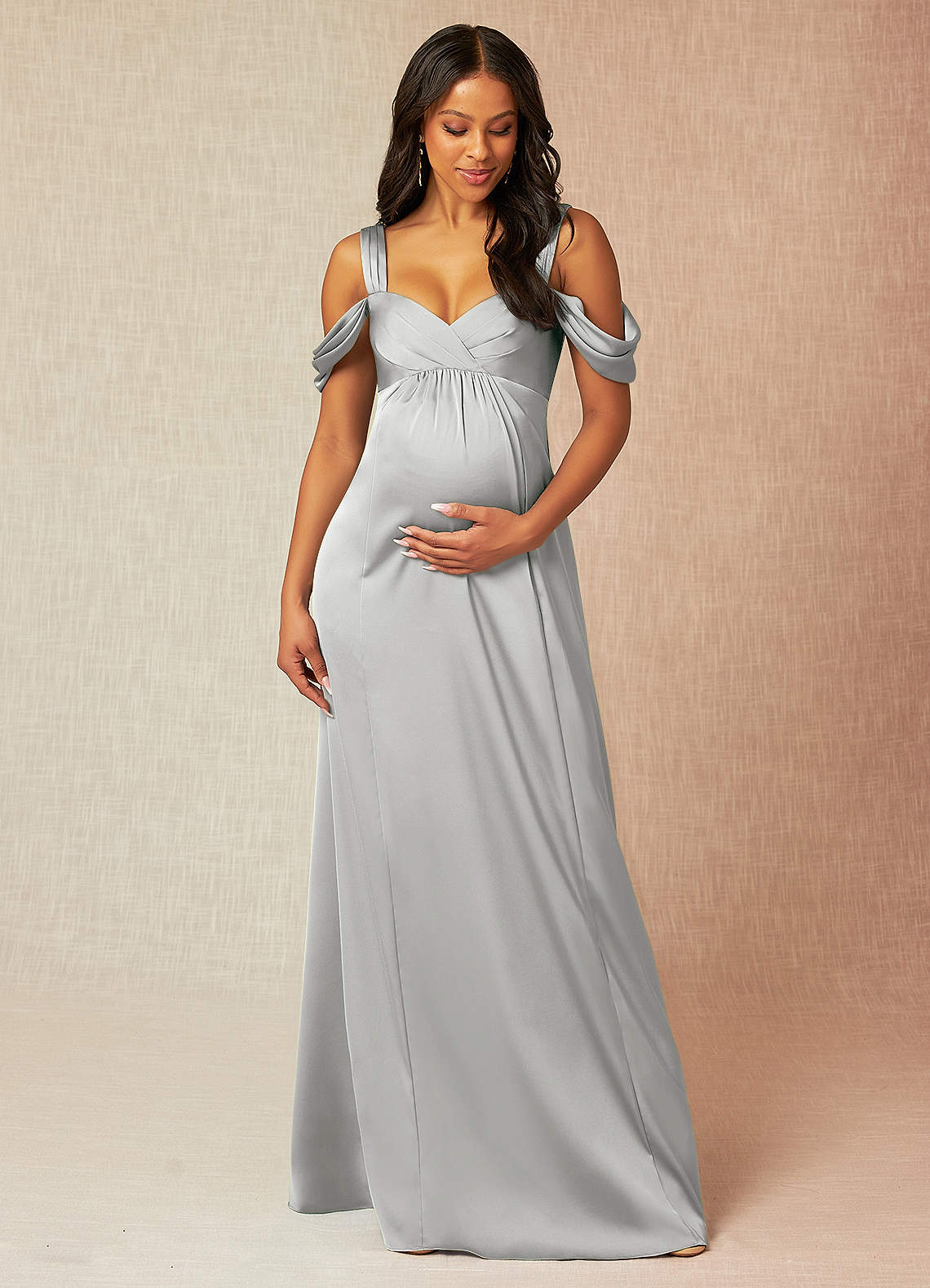 Azazie Rhea Abiti da damigella d'onore premaman Abito A-Line Plissettato a Spalla Scoperta Raso Elasticizzato Floor-Length image1