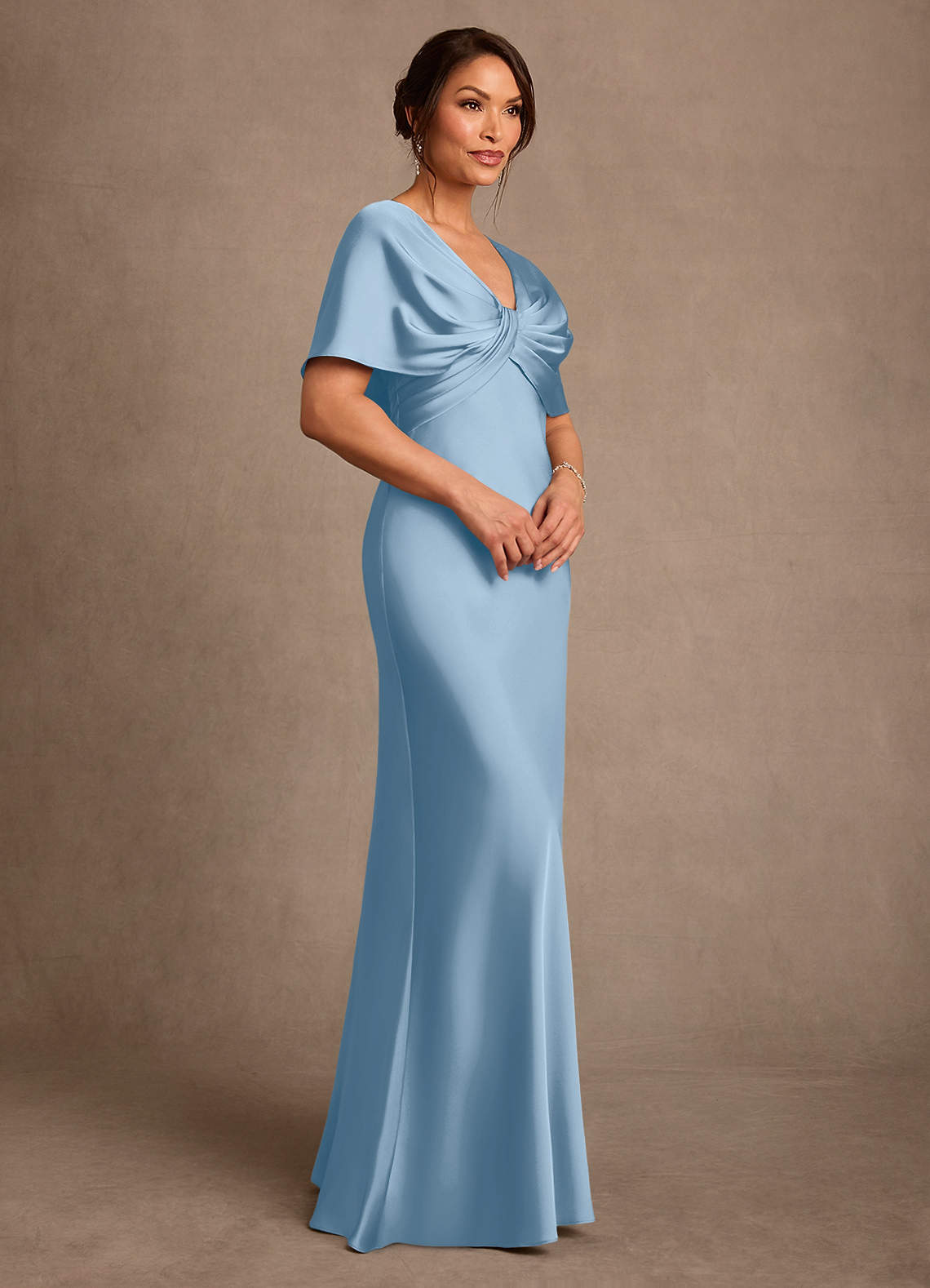 Azazie Dosia vestidos de madre de la novia Vestido de Azul Pálido de Satén Elástico de Corte Recto con Plisado image1