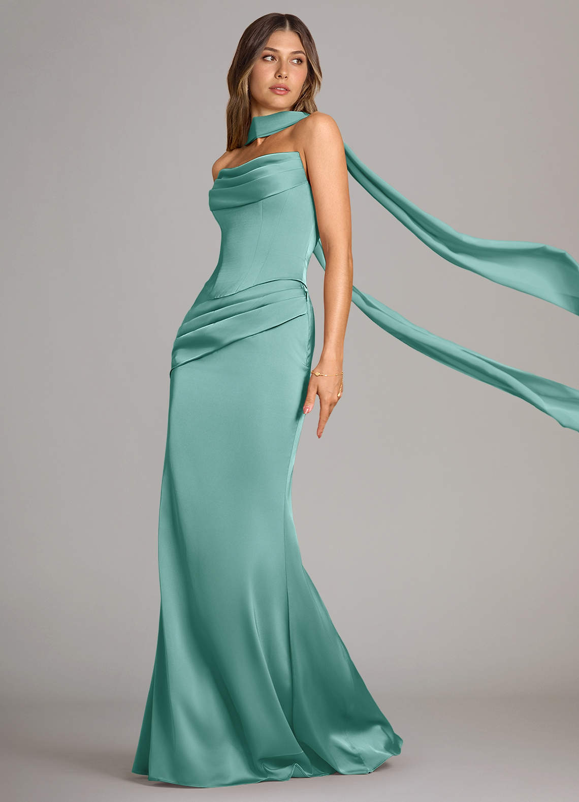 Azazie Sorrel Vestidos de damas de honor Vestido de Aqua de Satén Elástico de Corte Sirena Convertible con Sin tirantes image3
