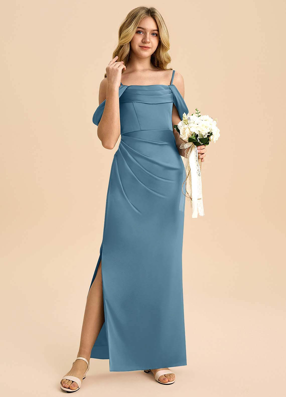 Azazie Saige Junior Robe Fourreau en Satin extensible Épaule décolletée Bermude image3