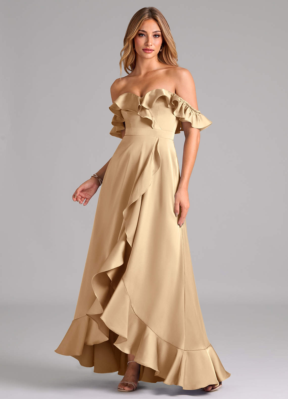Azazie Lyra Jurken voor bruidsmeisjes Converteerbaar Jurk van Stretch Satijn met A-Lijn Off the Shoulder Champagne image1