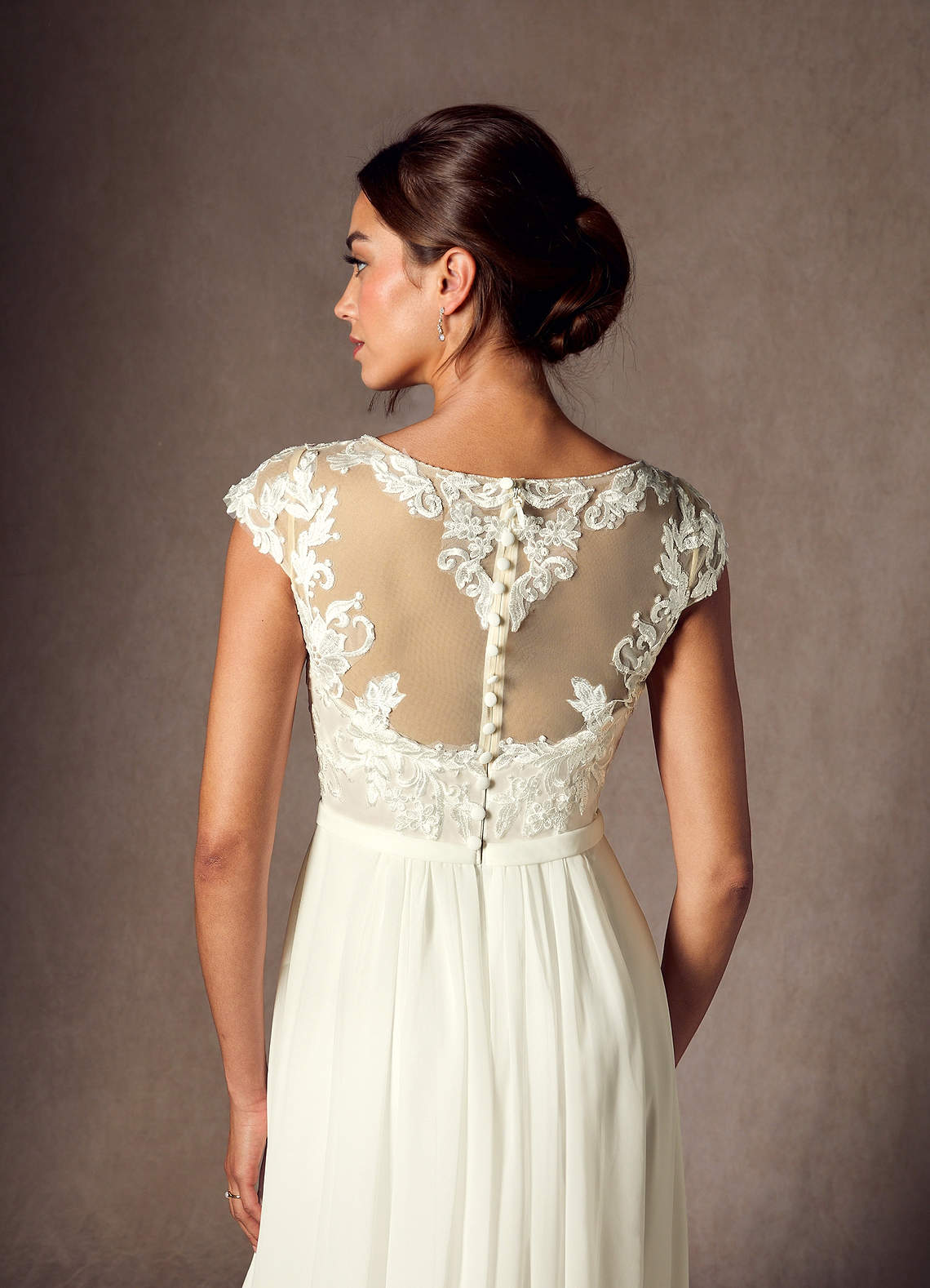 Azazie Brynslee Robes de mariée Robe Trapèze en Mousseline de soie Paillettes Scoop Crème image4