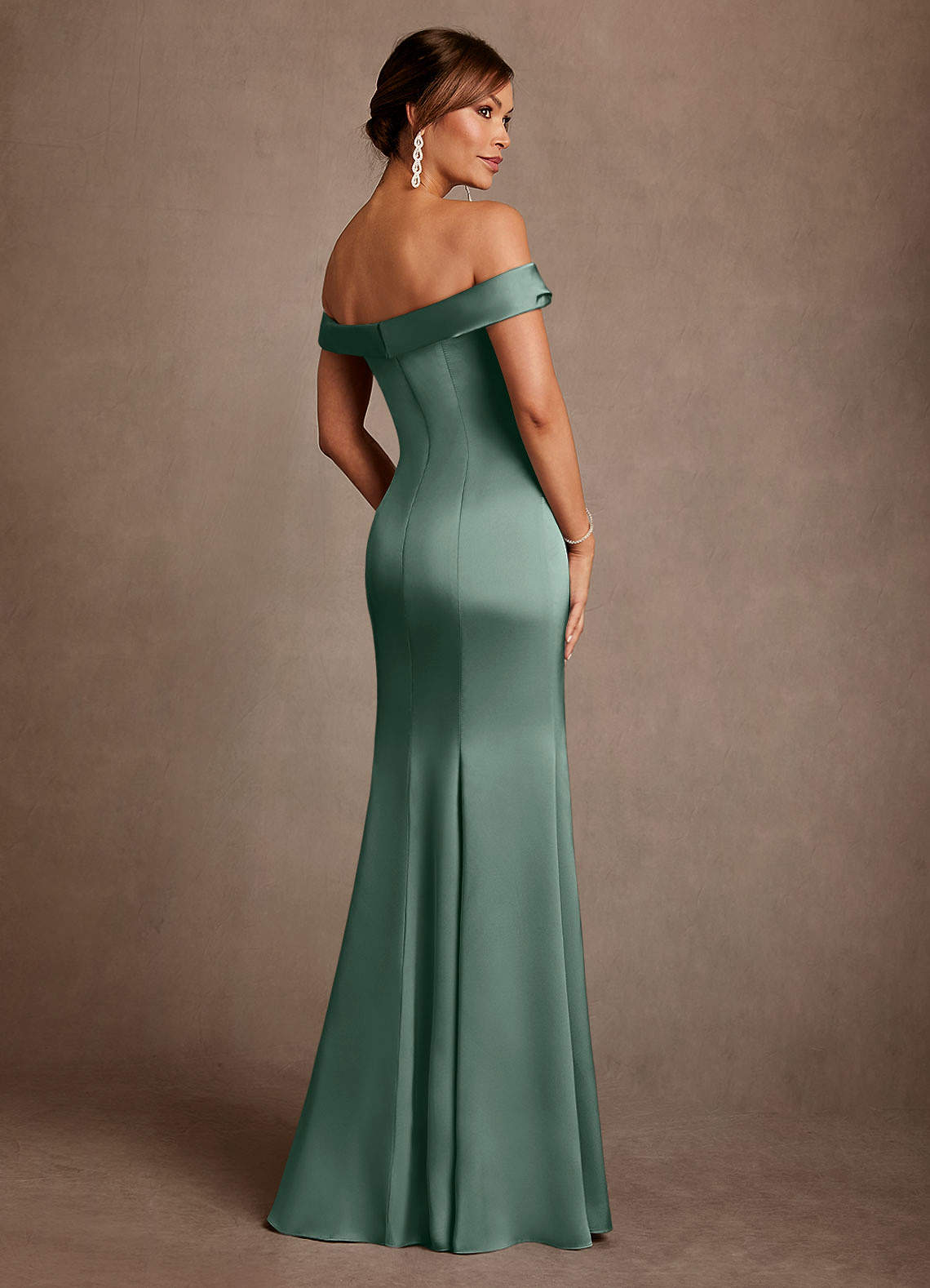 Azazie Boone Vestidos para mãe da noiva Vestido Eucalipto de Cetim elástico de sereia com Fora do ombro image2