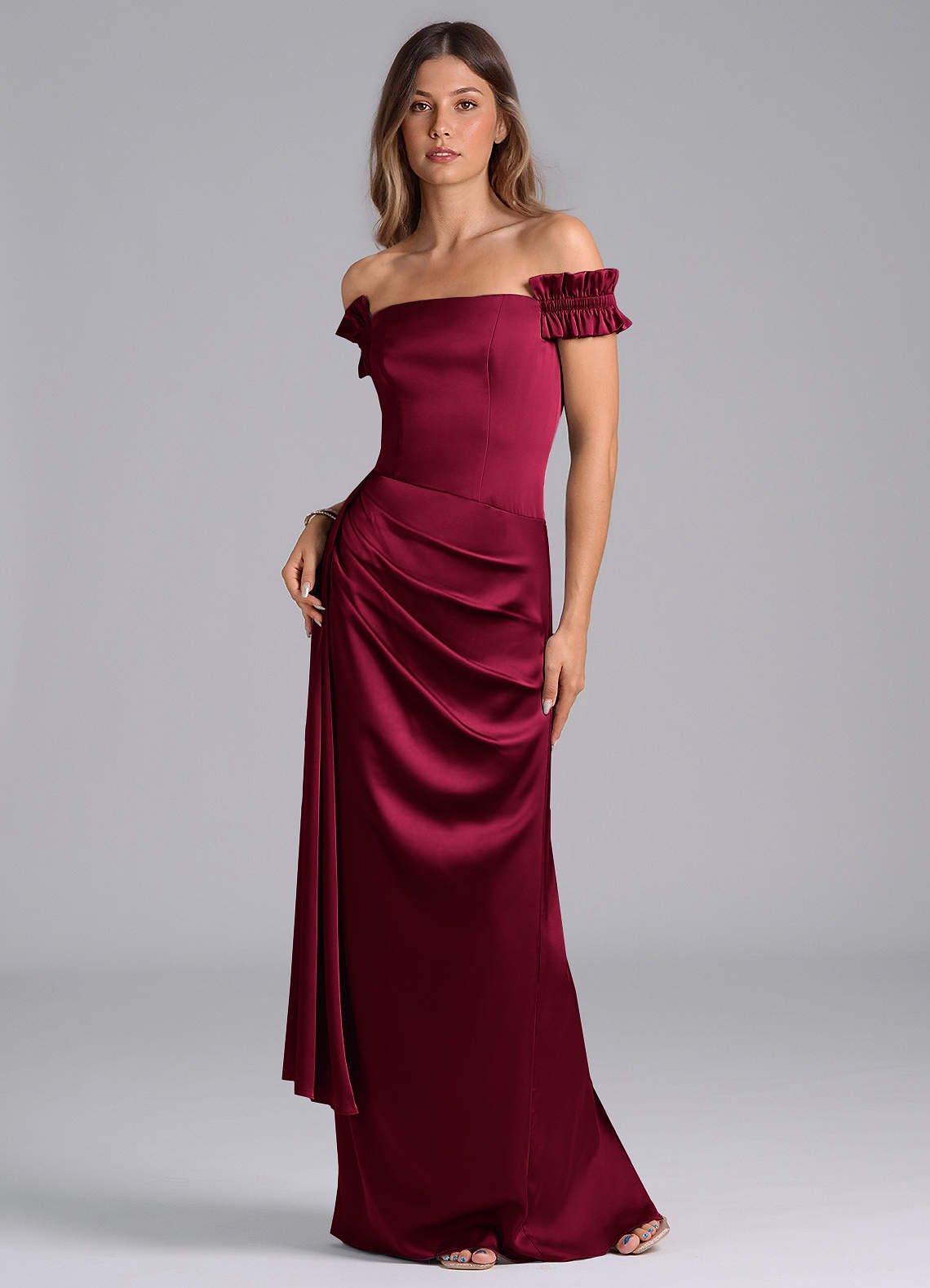 Azazie Kalysia Jurken voor bruidsmeisjes Converteerbaar Jurk van Stretch Satijn met Zeemeermin Off the Shoulder Bourgondië image1
