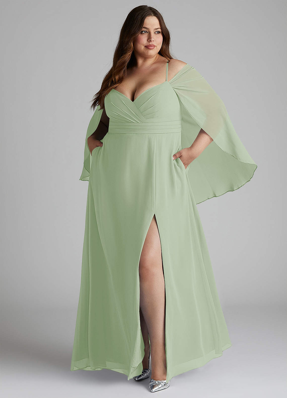 Sachiです。 Azazie Cienna Dusty Sage Bridesmaid Dresses | Azazie