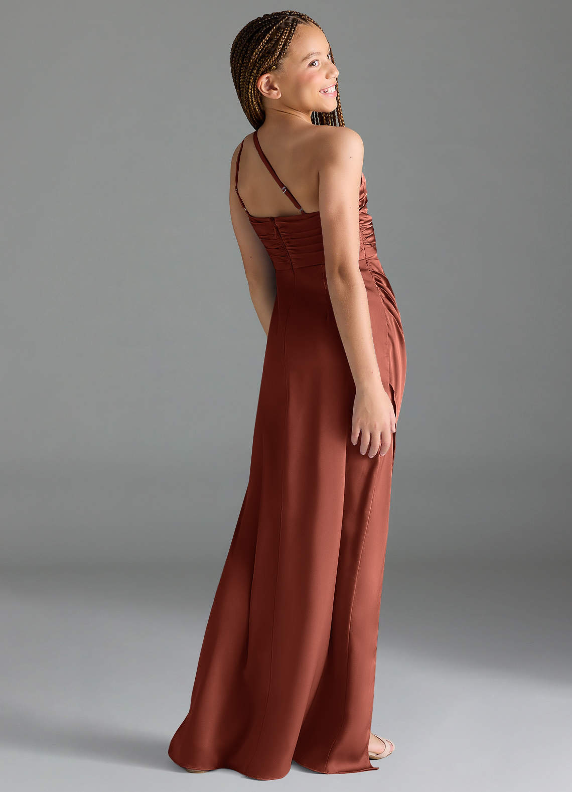 Azazie Eren Junior Vestido Castanho Aloirado de Cetim elástico de Bainha com Plissado image4