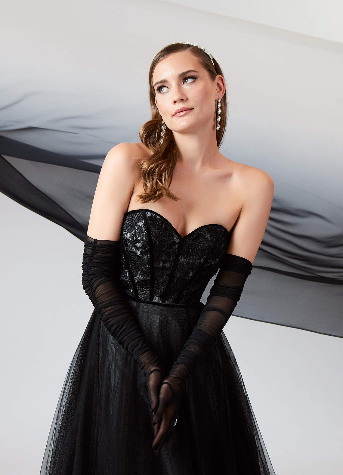 Azazie Persephone Robes de mariée Robe Princesse en Tulle Dentelle Noir Blanc Diamant image6