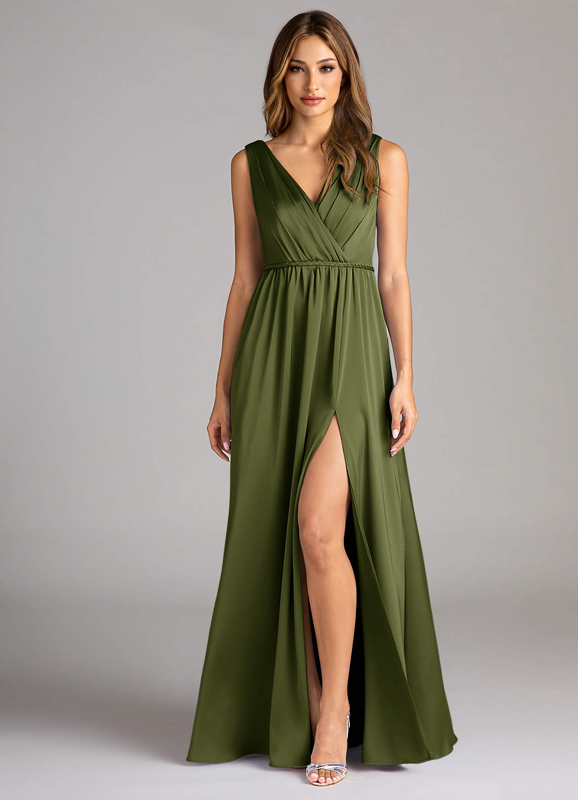 Azazie Tanicia Robes de demoiselle d'honneur Robe Trapèze en Satin extensible Plissée Olive image1