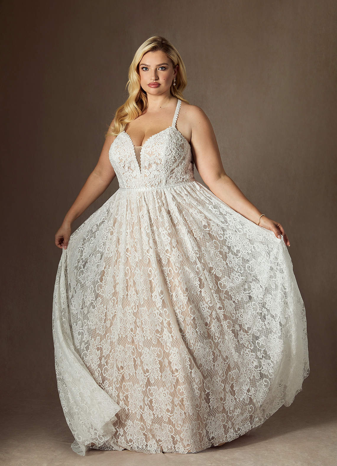 Azazie August Vestidos de novia Vestido de Blanco Diamante Nude de Encaje de Corte en A image10