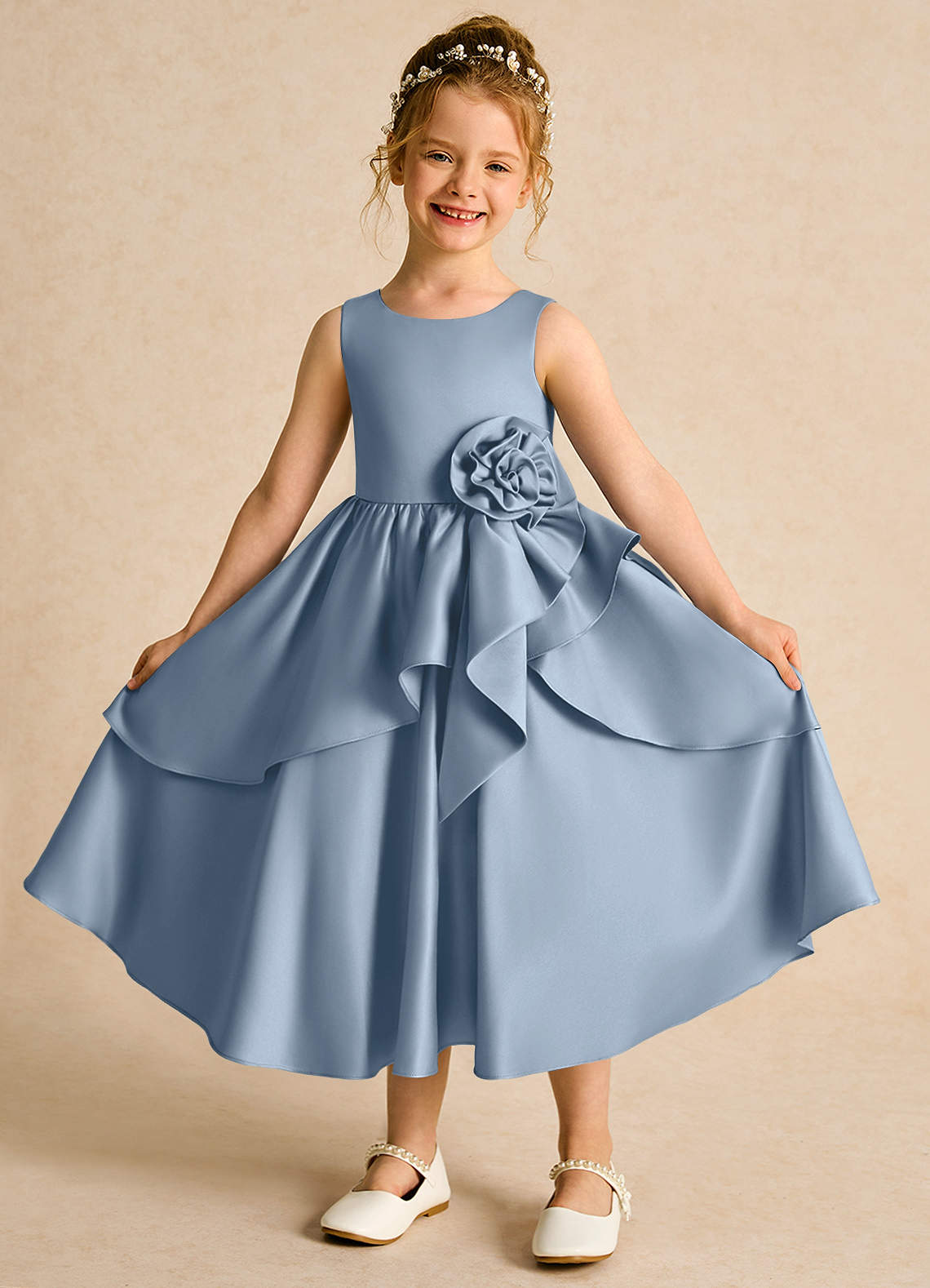 Azazie Hermia Robe Demoiselle D'honneur Fillette Robe Trapèze en Mat Satiné Sans manches Bleu Poussiéreux image1