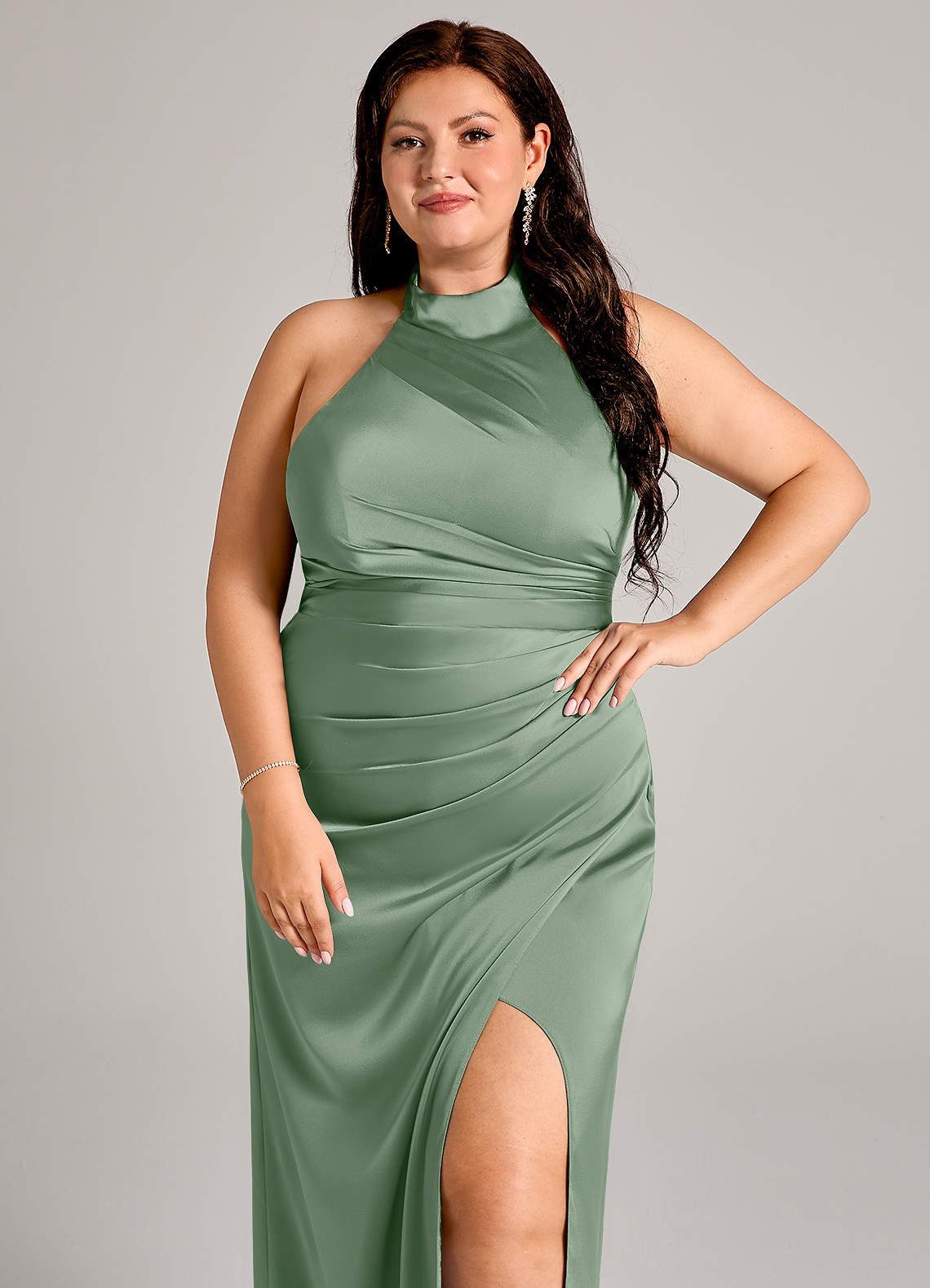 Azazie Jemma Jurken voor bruidsmeisjes Jurk van Stretch Satijn met Kolom Geplooide Matcha image9