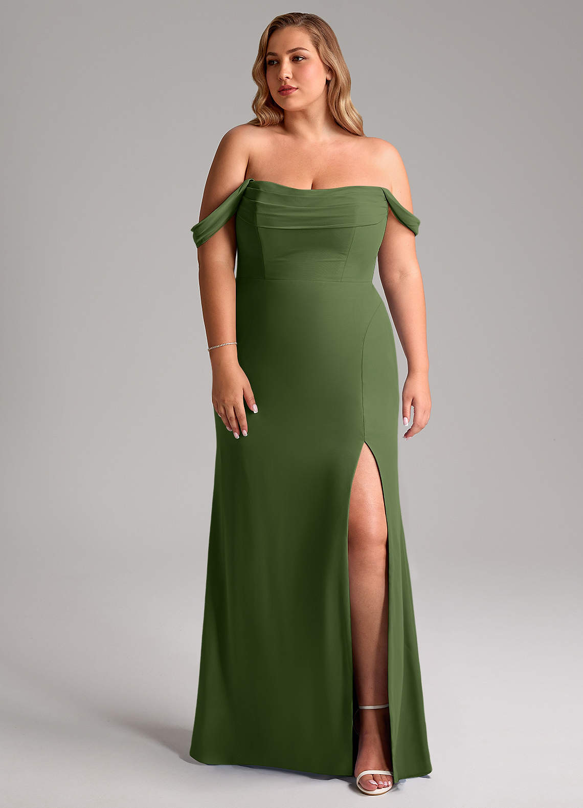 Azazie Saige Vestidos de madrinha de casamento Vestir Oliva de Chiffon de Linha A com Fora do ombro image9